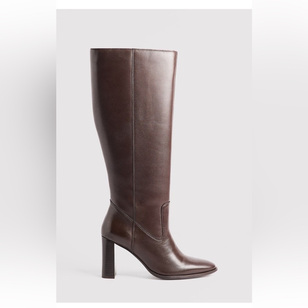 Knee High Leather Rounded Toe Boots